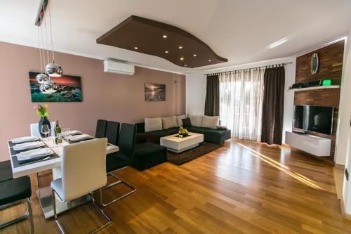 Luxury apartment Elis with private pool