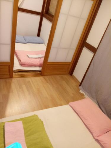 Postel nebo postele na pokoji v ubytování Hundred Years Hanok