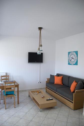 Φωτογραφία από το άλμπουμ του Naxos olive & home στις Εγκαρές