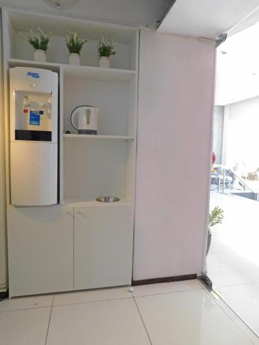 a white refrigerator freezer sitting inside of a room at Hotel Central in Durazno