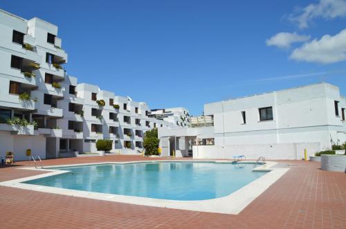 Amazing Beach & Pool Apartment with Garden