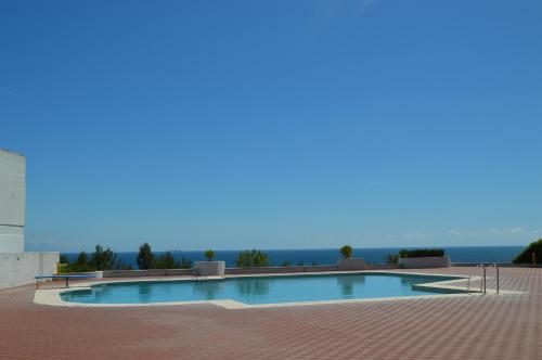 Bazén v ubytování Amazing Beach & Pool Apartment with Garden nebo v jeho okolí