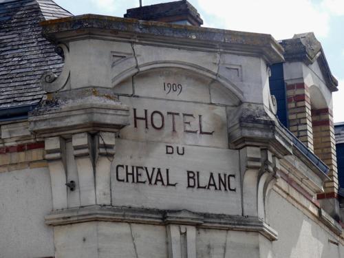 a building with the words hotel du cheval blanc on it at Le Cheval Blanc in Jargeau