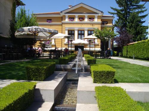 Сад в Kokoshkovata Boutique House