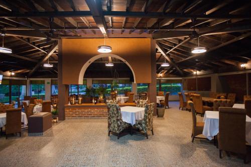 a dining room with tables and chairs in a restaurant at Casa Legado in Aguascalientes