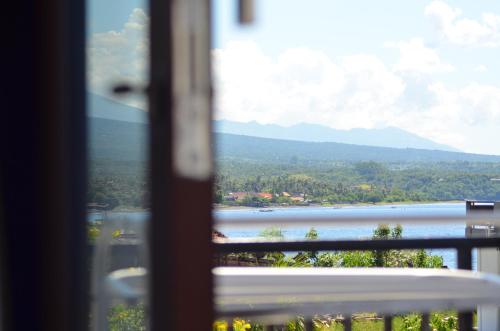 a view of a lake from a window at Rivera Beach in Amed