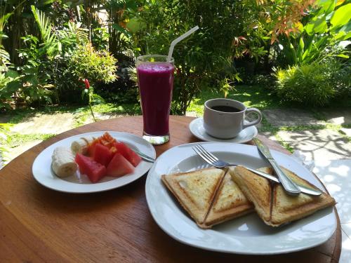 Opțiuni de mic dejun disponibile oaspeților de la Shiva House