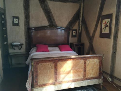 Postel nebo postele na pokoji v ubytování La Roseraie Hôtel Restaurant
