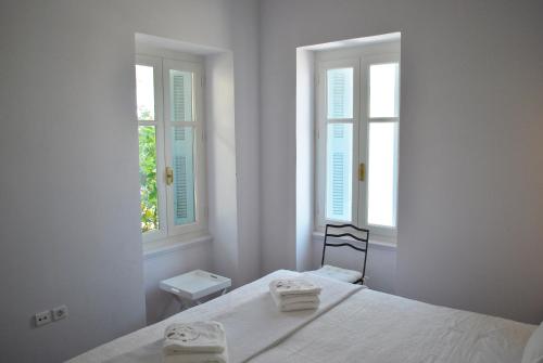 A bed or beds in a room at Villa "Pietra e Mare"