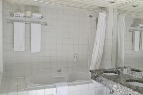 Fletcher Hotel Restaurant Carlton tesisinde bir banyo