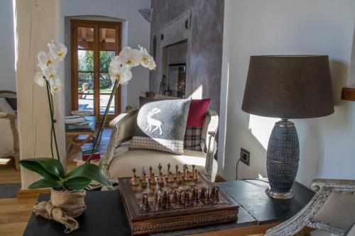 a room with a chess board on a table with a lamp at Agriturismo Treterre in Pianello Del Lario