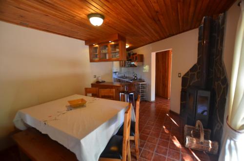 Una cocina o zona de cocina en Cabañas Las Cabras