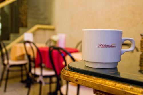 a coffee cup sitting on top of a table at Hotel Microtel Placentinos in Salamanca