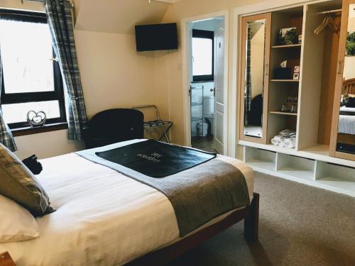 A bed or beds in a room at Ben Nevis Guest House 