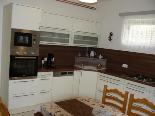 A cozinha ou cozinha compacta de Móricz Ház