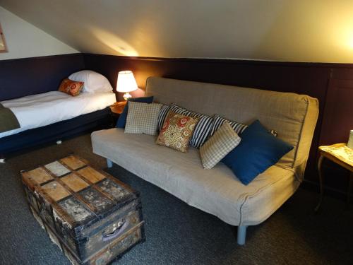 a living room with a couch and a bed at Shoreham Inn Bed & Breakfast in Shoreham