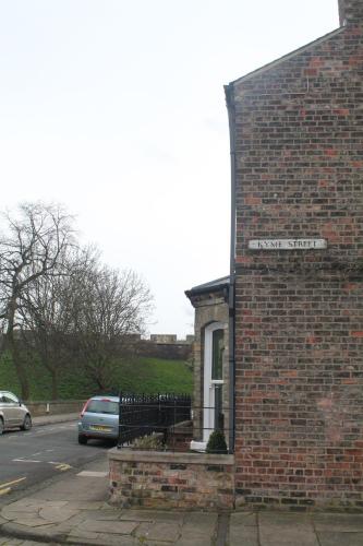 a brick building with a street sign on it at Kyme Street, central York in York