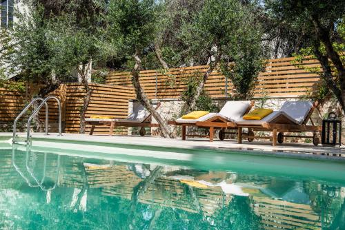 Koukounari luxury villa