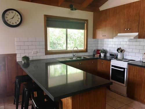 A kitchen or kitchenette at Holiday Heights