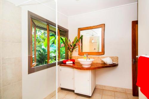 Gallery image of Daintree Magic Holiday House in Cow Bay