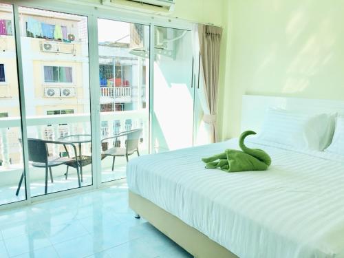 Thai Orchid Guest House tesisinde bir odada yatak veya yataklar