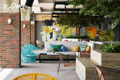 A seating area at Rooms Inc Semarang