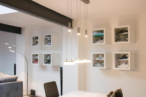 a living room with a chandelier hanging from a wall at White Lofty und White Studio in Düsseldorf