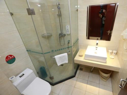 Ένα μπάνιο στο GreenTree Inn Anhui Bozhou Mengcheng Zhuangzi Road Express Hotel