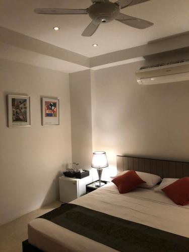 Postel nebo postele na pokoji v ubytování Chiang Khan Riverside Pool Villa