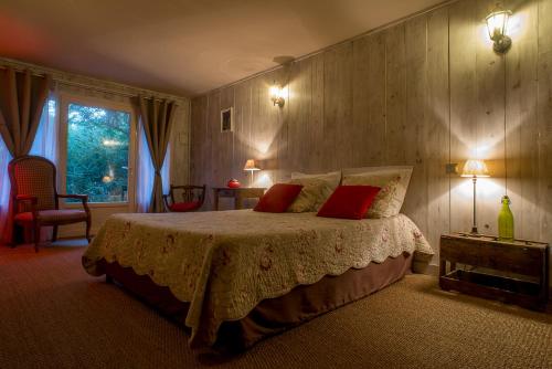 a bedroom with a bed with two red pillows at Domaine Jobert in Aubagne