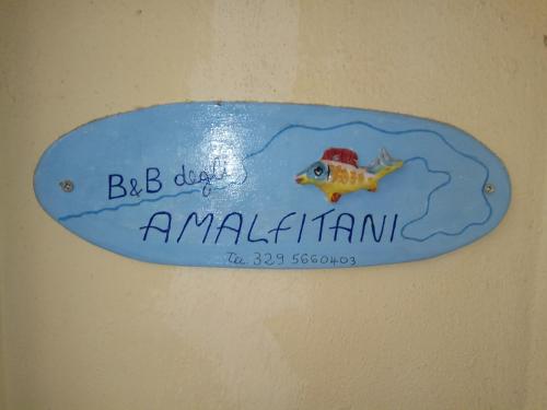 a sign for an aquarium with a gold fish on it at B&B degli Amalfitani in Salerno