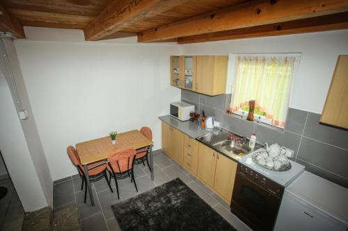  Kuca Delić -  Room  picture :   Shower    TV    Air conditioning                           