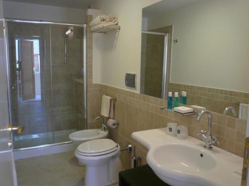 a bathroom with a toilet and a sink and a shower at Tempo Di Mare in Favignana