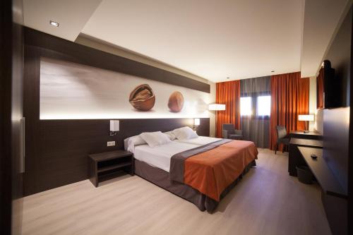 Postel nebo postele na pokoji v ubytování Brea's Hotel