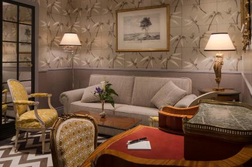 a living room with a couch and chairs at Relais & Châteaux Heritage Hotel in Madrid