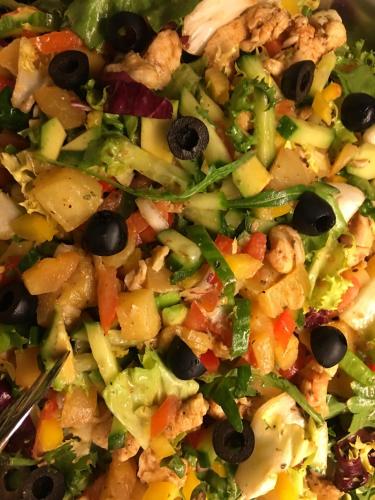 a salad with black olives and other vegetables at Cztery Pory Roku in Ustronie Morskie