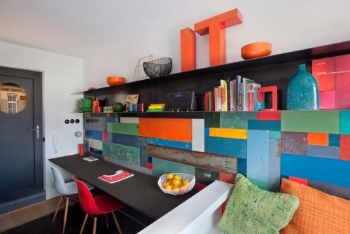 a room with a table and a lego wall at Mini Loft ULB DELTA area with terrace in Brussels