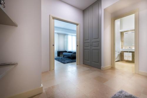 a hallway with a door leading to a living room at Hotel Porta Reale in Noto