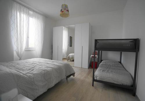 A bed or beds in a room at Moralma