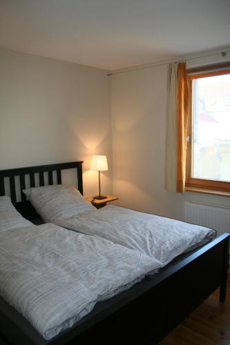 a bedroom with two beds and a window at Auf dem Berg in Malchow