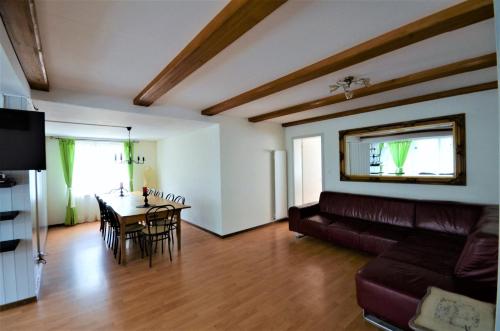 Interlaken Town House Sleeps 12 guests Central