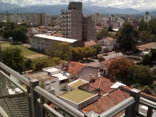 - Balcón con vistas a la ciudad en La Linda Apart en Salta