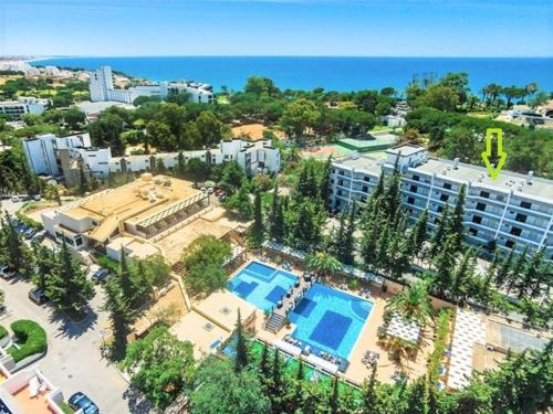 At a sea view top-floor apt, 500 m from the beach!