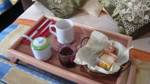 a tray with a tray of food and drinks and a sandwich at Chalé Suiço de Campos do Jordão in Campos do Jordão