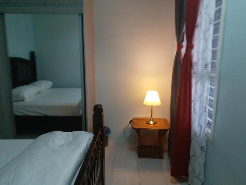 Ένα ή περισσότερα κρεβάτια σε δωμάτιο στο VVIP Homestay Villa Proton City