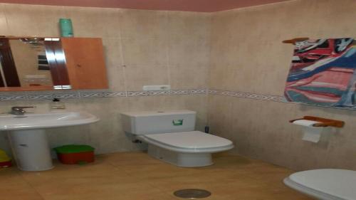 Vonios kambarys apgyvendinimo įstaigoje Sol todo el año en Roquetas de Mar