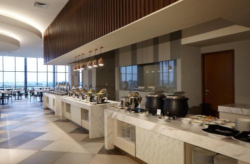 Restoran atau tempat lain untuk makan di Wyndham Opi Hotel Palembang