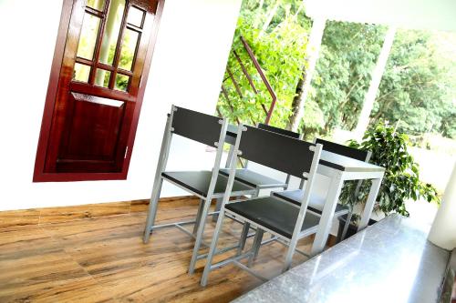 Amritham Holidays Homestay Trivandrumにあるバルコニーまたはテラス