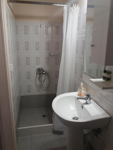 a bathroom with a sink and a shower at Eviali Apartments in Límni