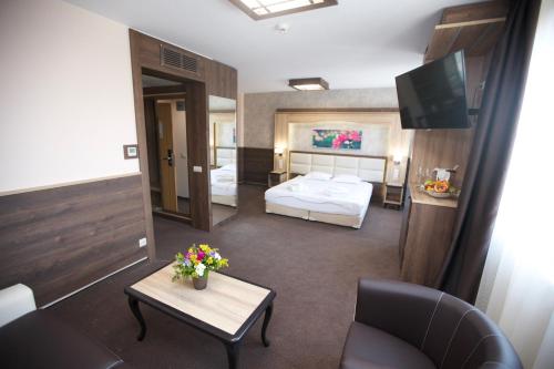 Letto o letti in una camera di Hotel ZOO Sofia - Secured Paid Parking